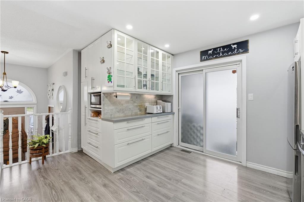 29 Strong Court, Brantford, ON - Indoor