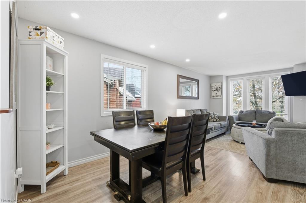 29 Strong Court, Brantford, ON - Indoor