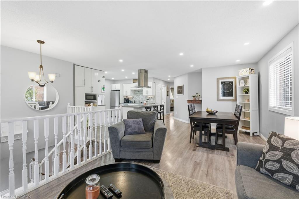 29 Strong Court, Brantford, ON - Indoor