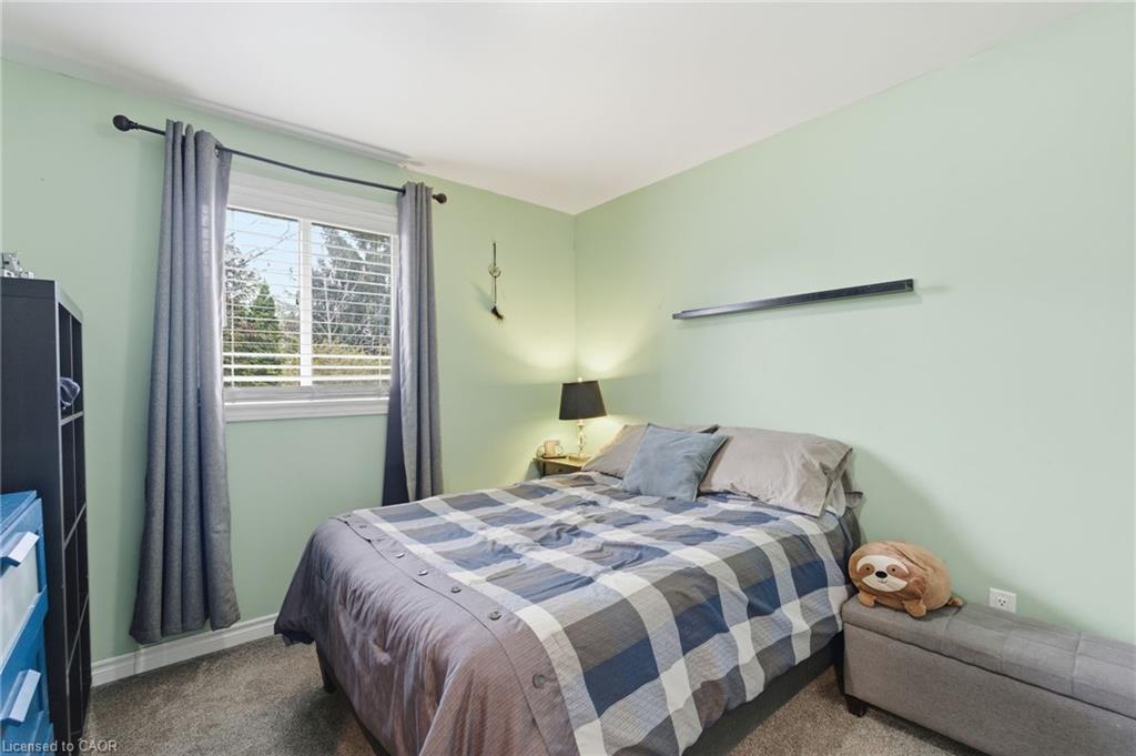 29 Strong Court, Brantford, ON - Indoor Photo Showing Bedroom