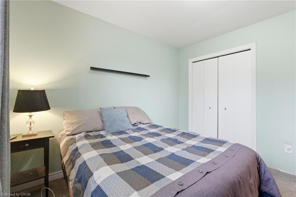 29 Strong Court, Brantford, ON - Indoor Photo Showing Bedroom