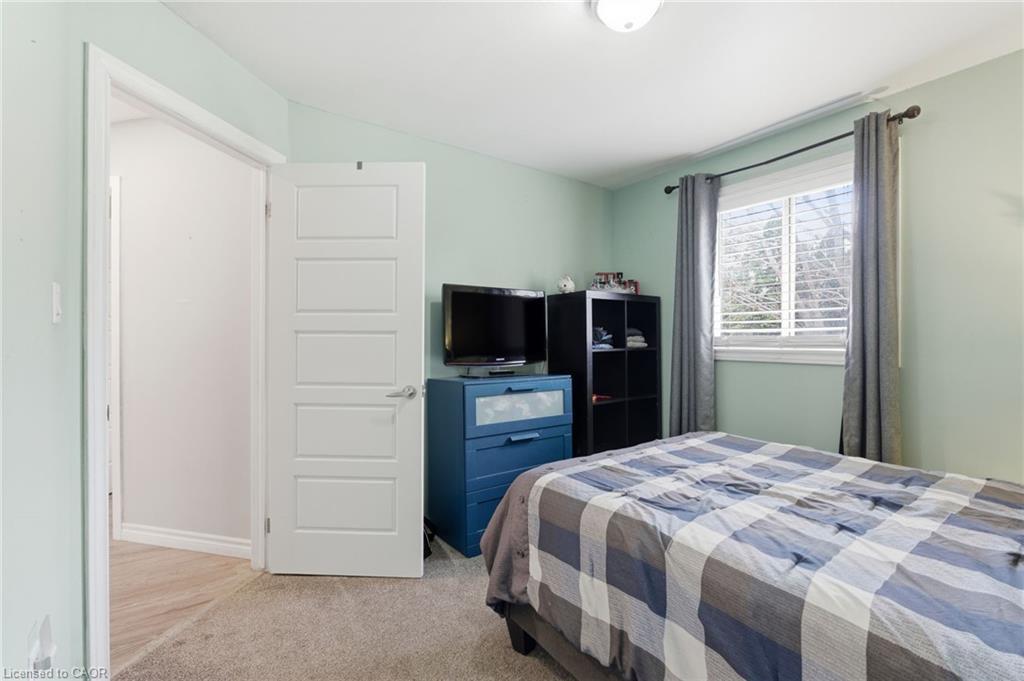 29 Strong Court, Brantford, ON - Indoor Photo Showing Bedroom
