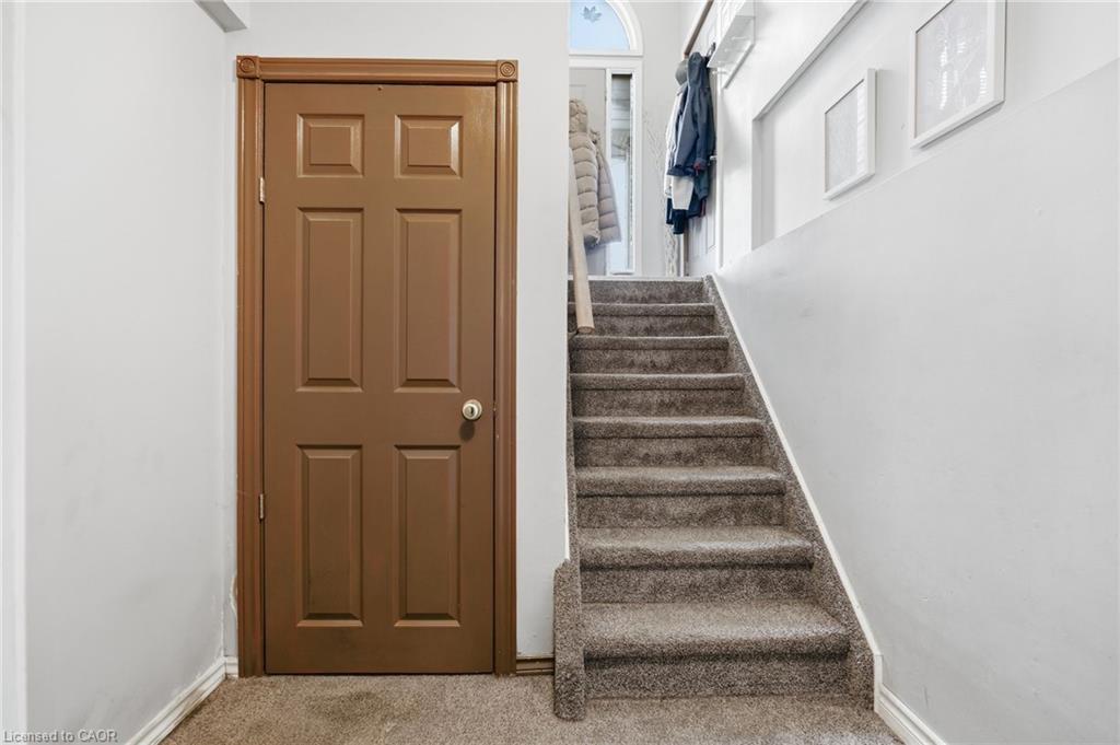 29 Strong Court, Brantford, ON - Indoor Photo Showing Other Room