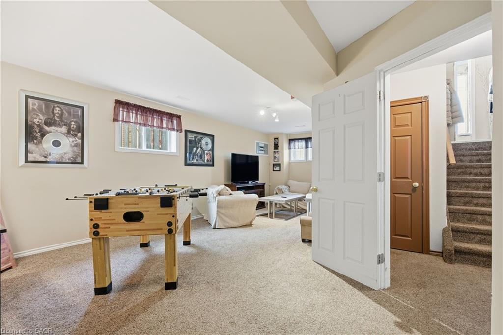 29 Strong Court, Brantford, ON - Indoor Photo Showing Other Room