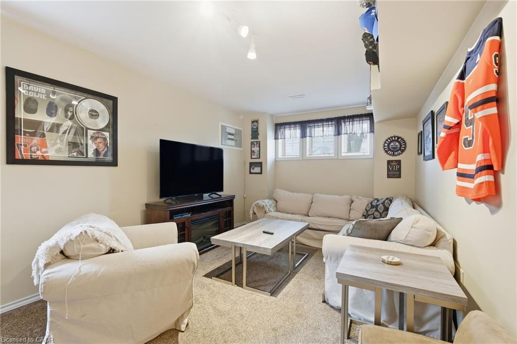 29 Strong Court, Brantford, ON - Indoor Photo Showing Other Room