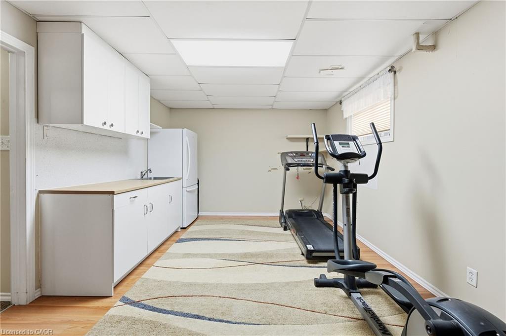 29 Strong Court, Brantford, ON - Indoor Photo Showing Gym Room