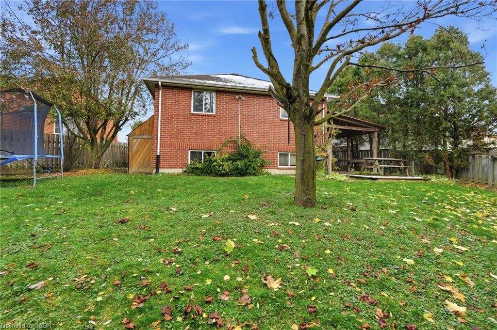 29 Strong Court, Brantford, ON - Outdoor