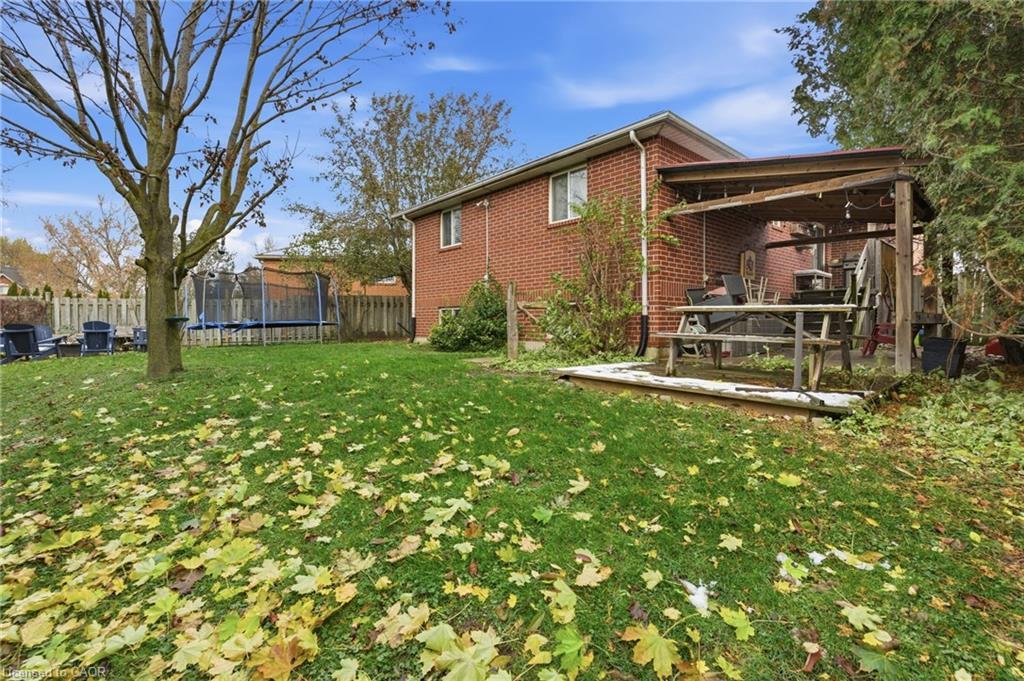 29 Strong Court, Brantford, ON - Outdoor