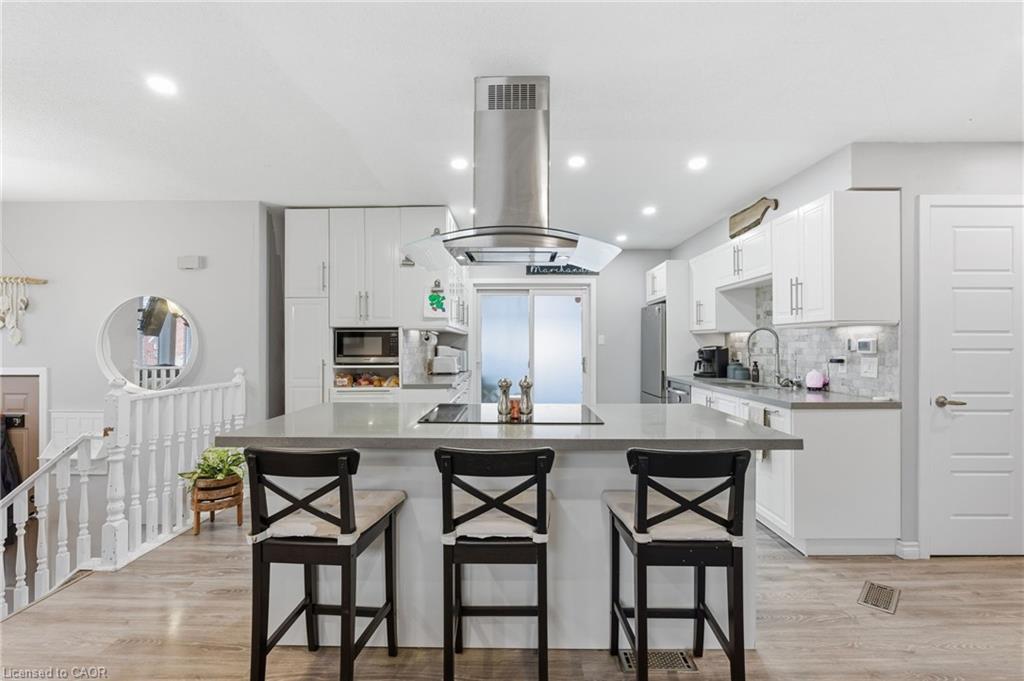 29 Strong Court, Brantford, ON - Indoor Photo Showing Kitchen