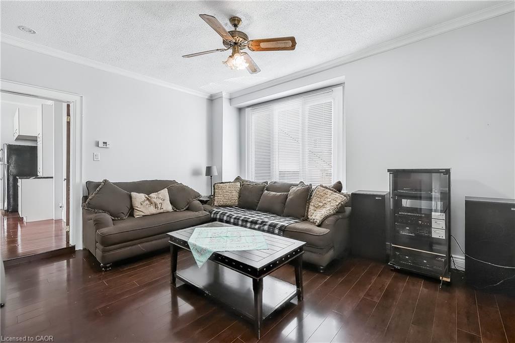 704 Roxborough Avenue, Hamilton, ON - Indoor Photo Showing Living Room