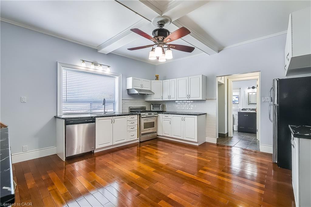 704 Roxborough Avenue, Hamilton, ON - Indoor Photo Showing Kitchen