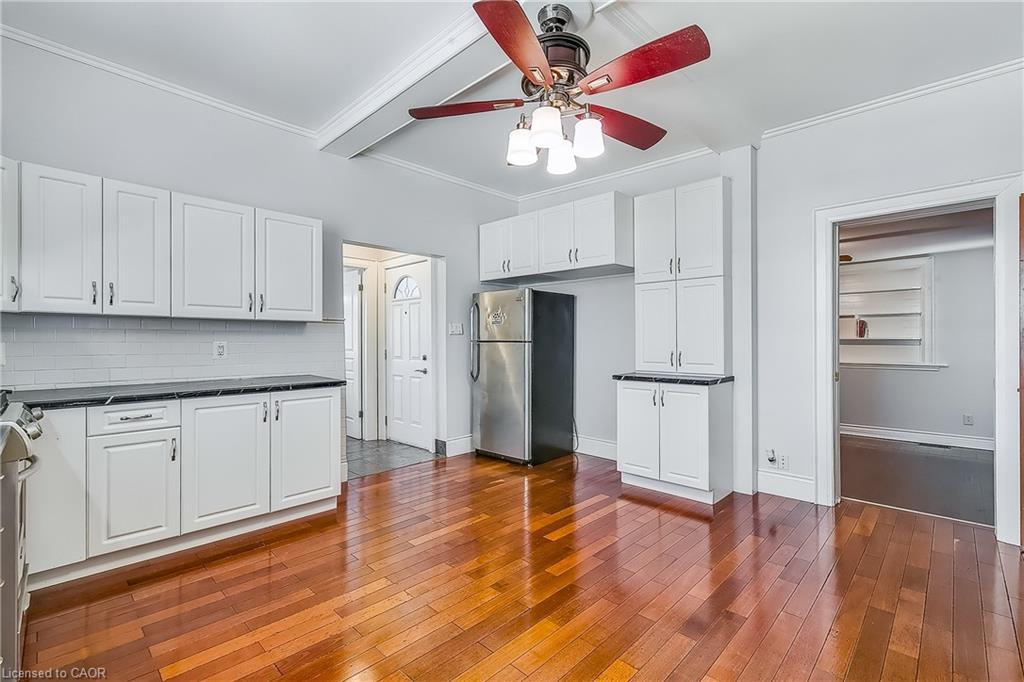 704 Roxborough Avenue, Hamilton, ON - Indoor Photo Showing Kitchen