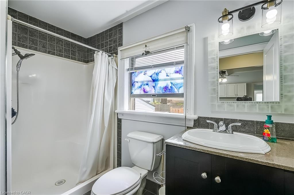 704 Roxborough Avenue, Hamilton, ON - Indoor Photo Showing Bathroom