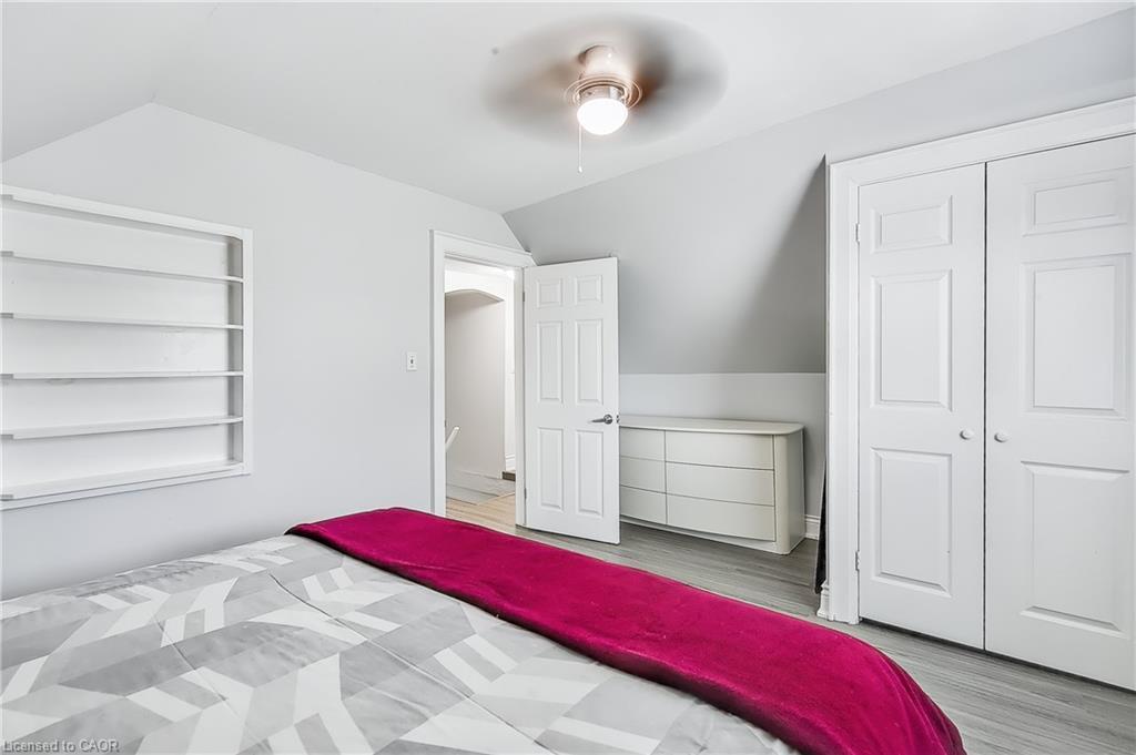 704 Roxborough Avenue, Hamilton, ON - Indoor Photo Showing Bedroom