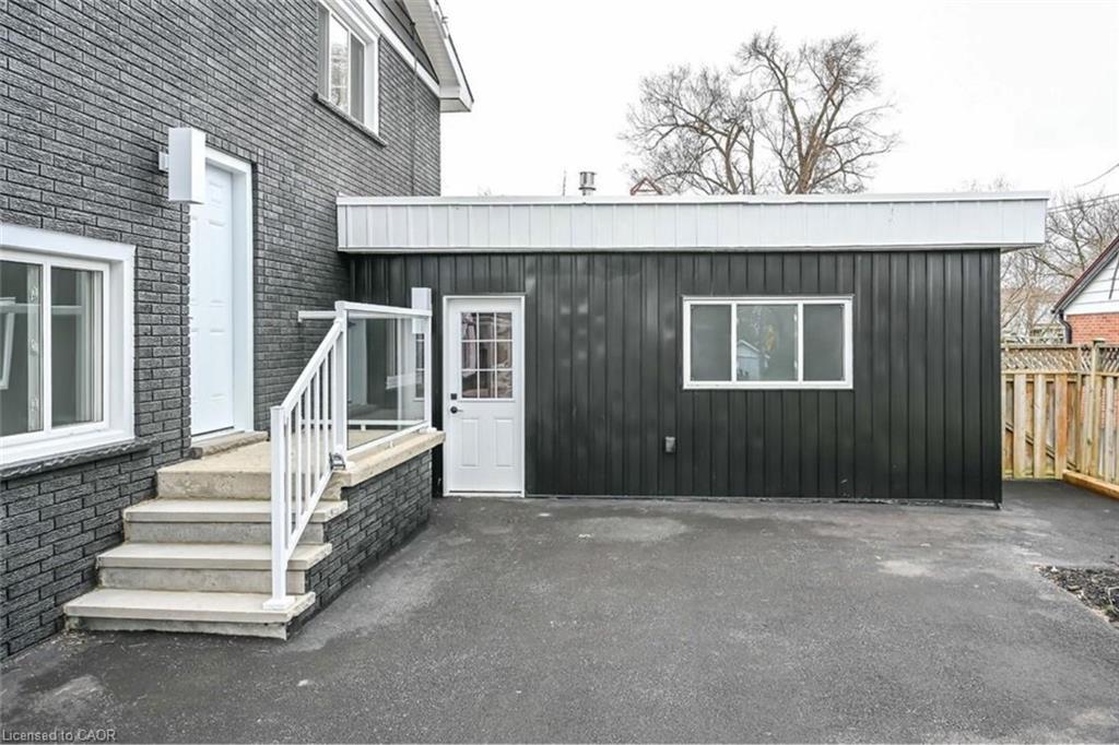 2-7 Chester Road, Hamilton, ON - Outdoor With Exterior