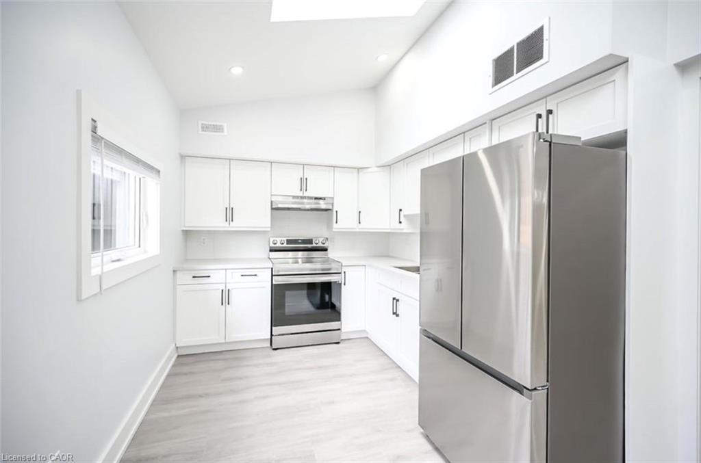 2-7 Chester Road, Hamilton, ON - Indoor Photo Showing Kitchen With Stainless Steel Kitchen