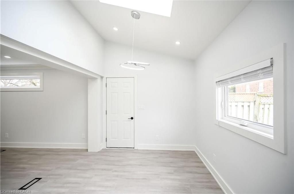 2-7 Chester Road, Hamilton, ON - Indoor Photo Showing Other Room