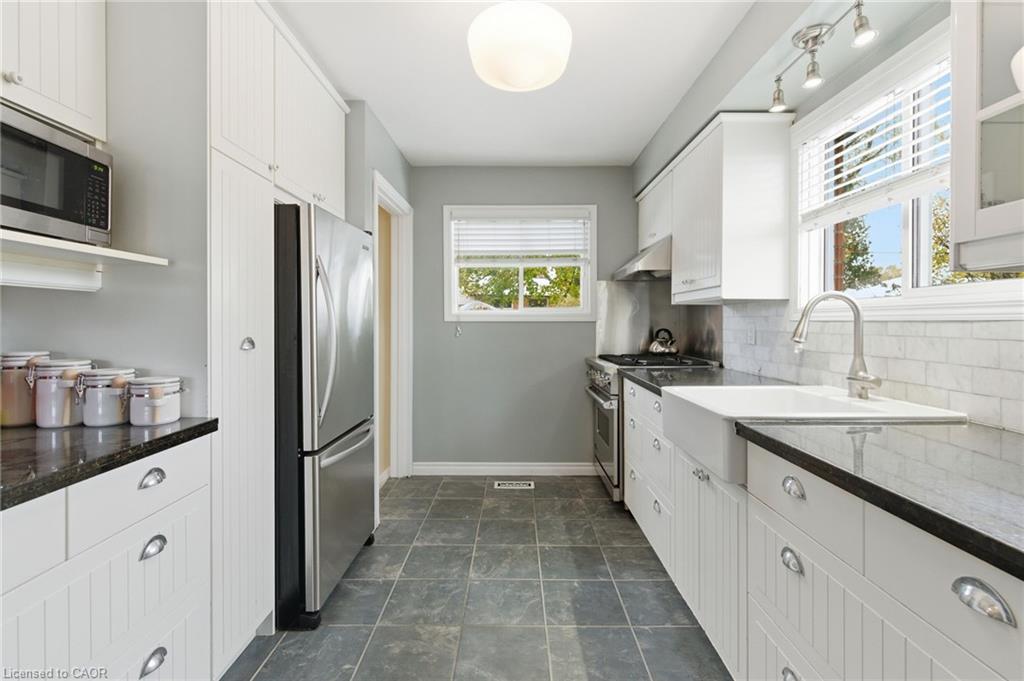 Upper-12 Cecilia Court, Hamilton, ON - Indoor Photo Showing Kitchen