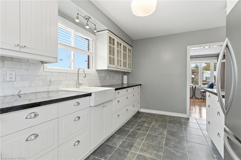 Upper-12 Cecilia Court, Hamilton, ON - Indoor Photo Showing Kitchen