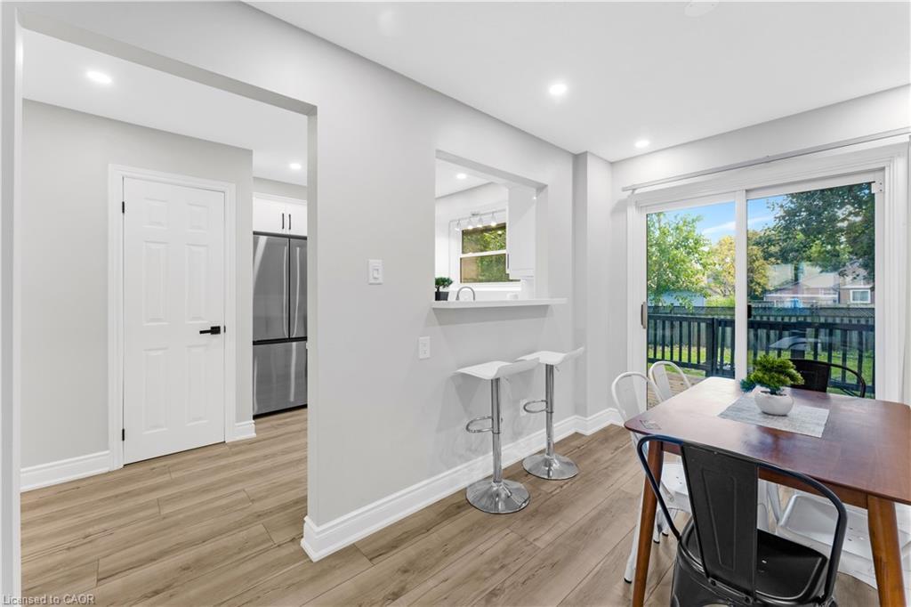 Main-2258 Manchester Drive, Burlington, ON - Indoor Photo Showing Dining Room