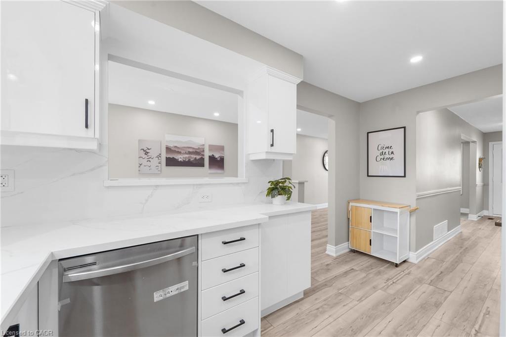 Main-2258 Manchester Drive, Burlington, ON - Indoor Photo Showing Kitchen