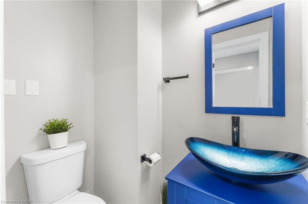Main-2258 Manchester Drive, Burlington, ON - Indoor Photo Showing Bathroom
