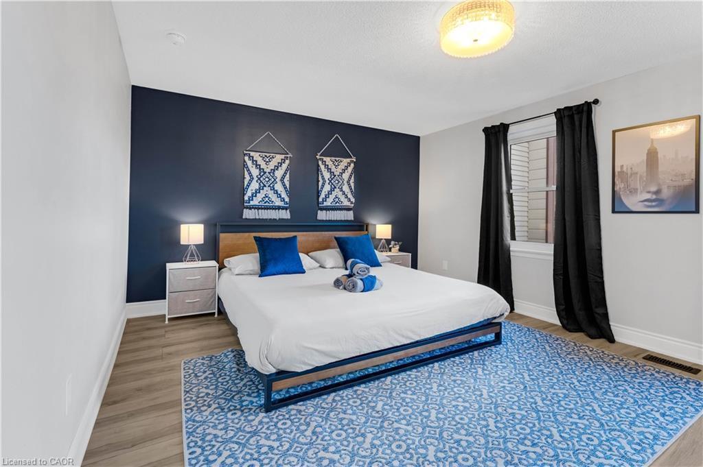 Main-2258 Manchester Drive, Burlington, ON - Indoor Photo Showing Bedroom