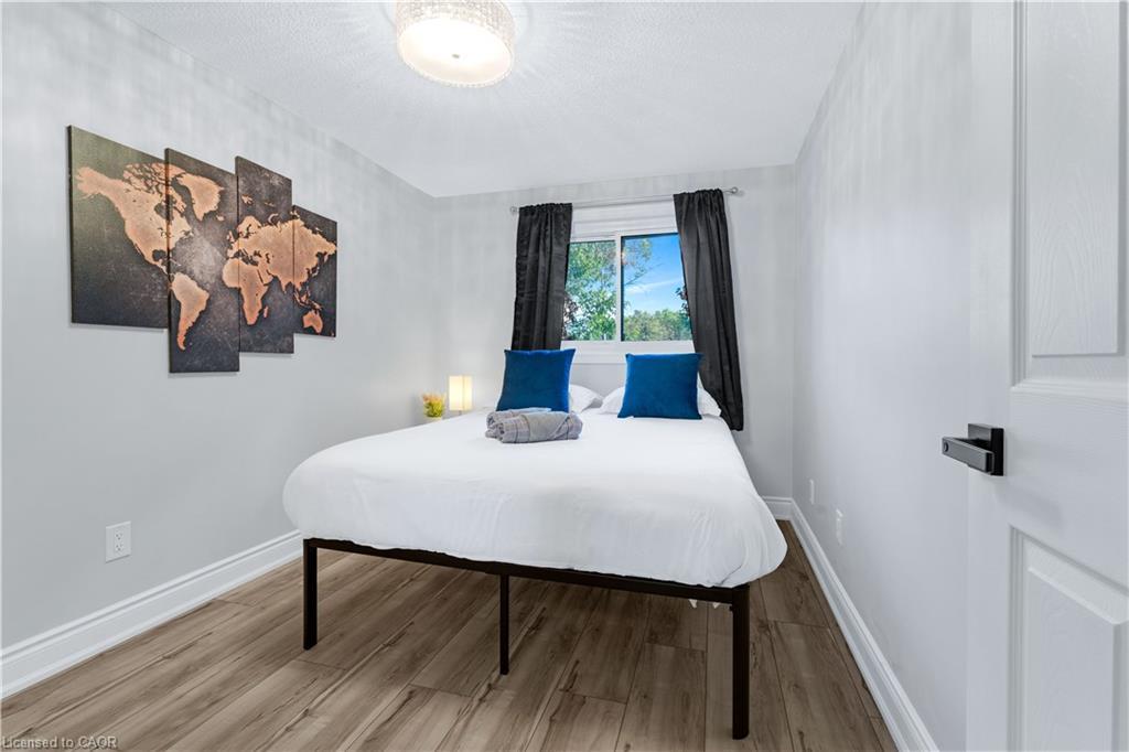 Main-2258 Manchester Drive, Burlington, ON - Indoor Photo Showing Bedroom