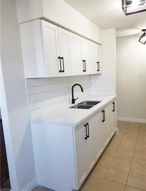 9-163 Chandler Drive, Kitchener, ON - Indoor Photo Showing Kitchen With Double Sink