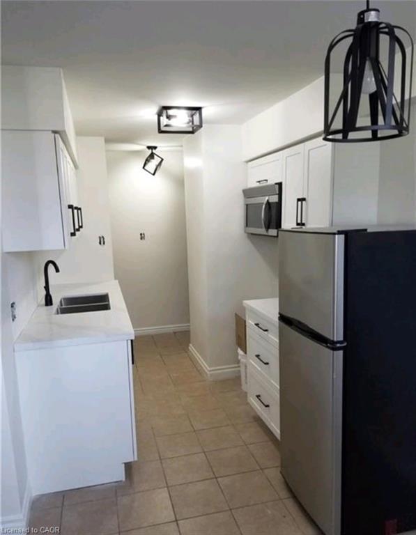 9-163 Chandler Drive, Kitchener, ON - Indoor Photo Showing Kitchen