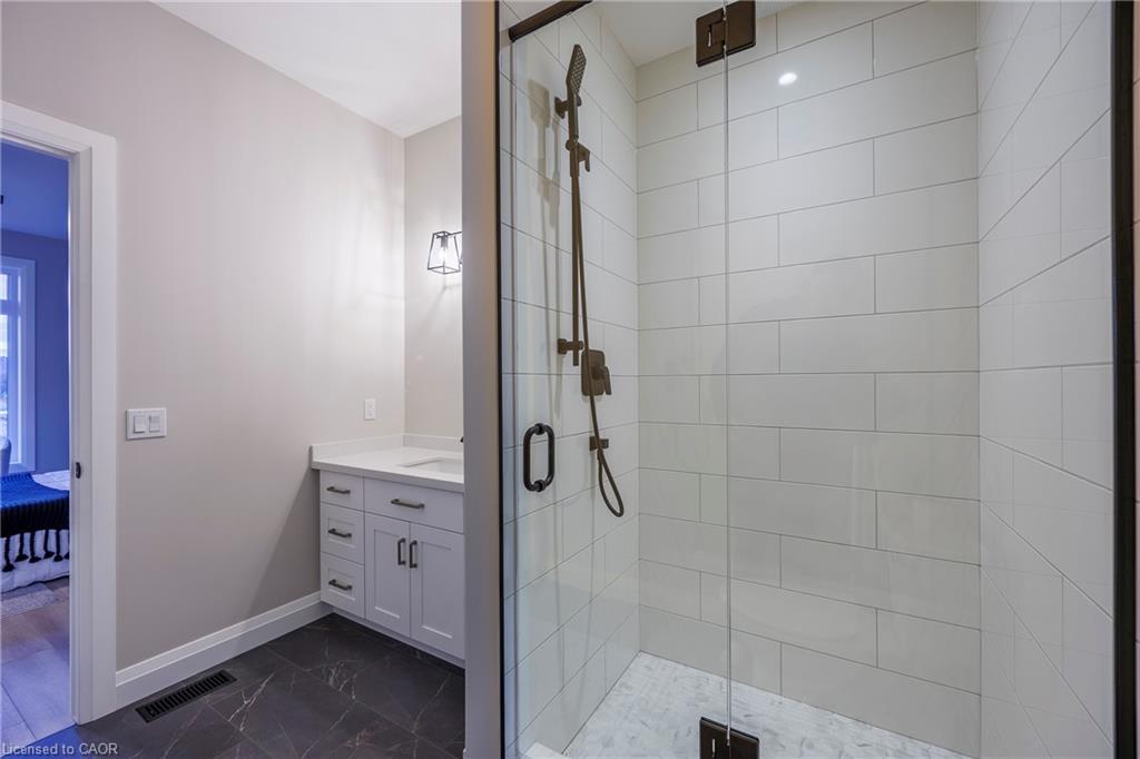 377 Argyle Avenue, Delhi, ON - Indoor Photo Showing Bathroom