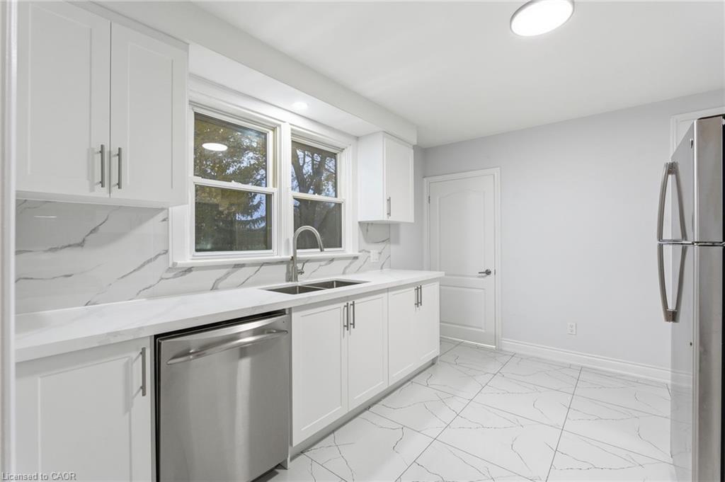 3 Algonquin Avenue, Dundas, ON - Indoor Photo Showing Kitchen With Double Sink