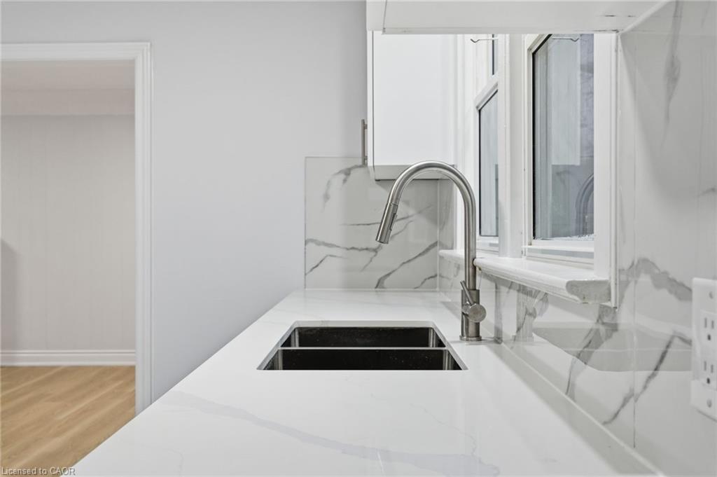 3 Algonquin Avenue, Dundas, ON - Indoor Photo Showing Kitchen With Double Sink
