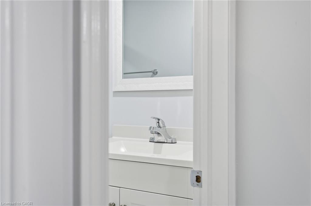 3 Algonquin Avenue, Dundas, ON - Indoor Photo Showing Bathroom