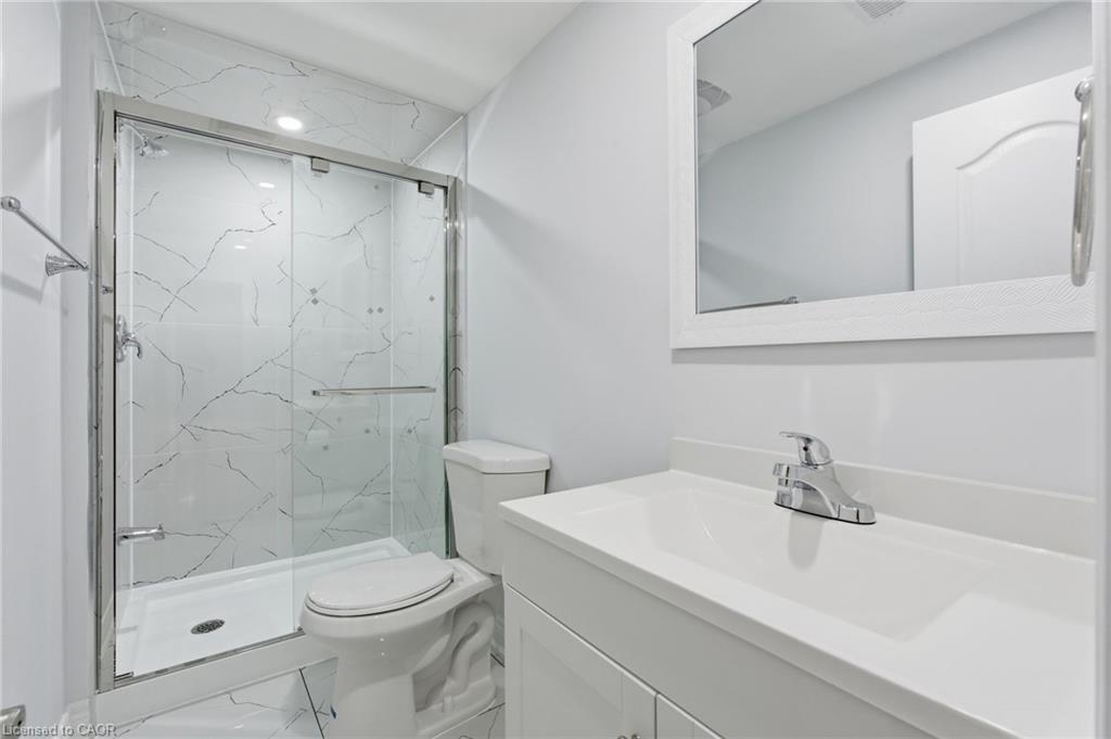 3 Algonquin Avenue, Dundas, ON - Indoor Photo Showing Bathroom