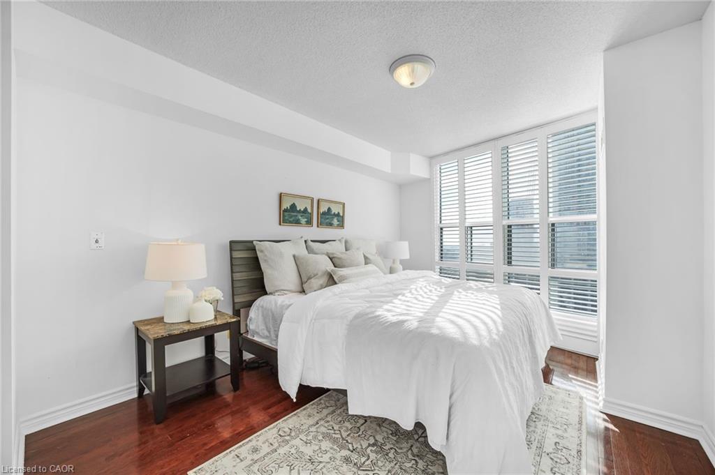 1005-1 Elm Drive W, Mississauga, ON - Indoor Photo Showing Bedroom