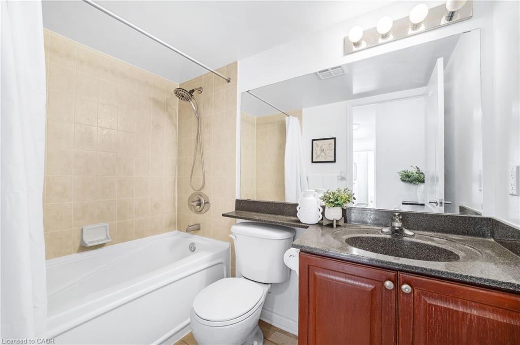 1005-1 Elm Drive W, Mississauga, ON - Indoor Photo Showing Bathroom