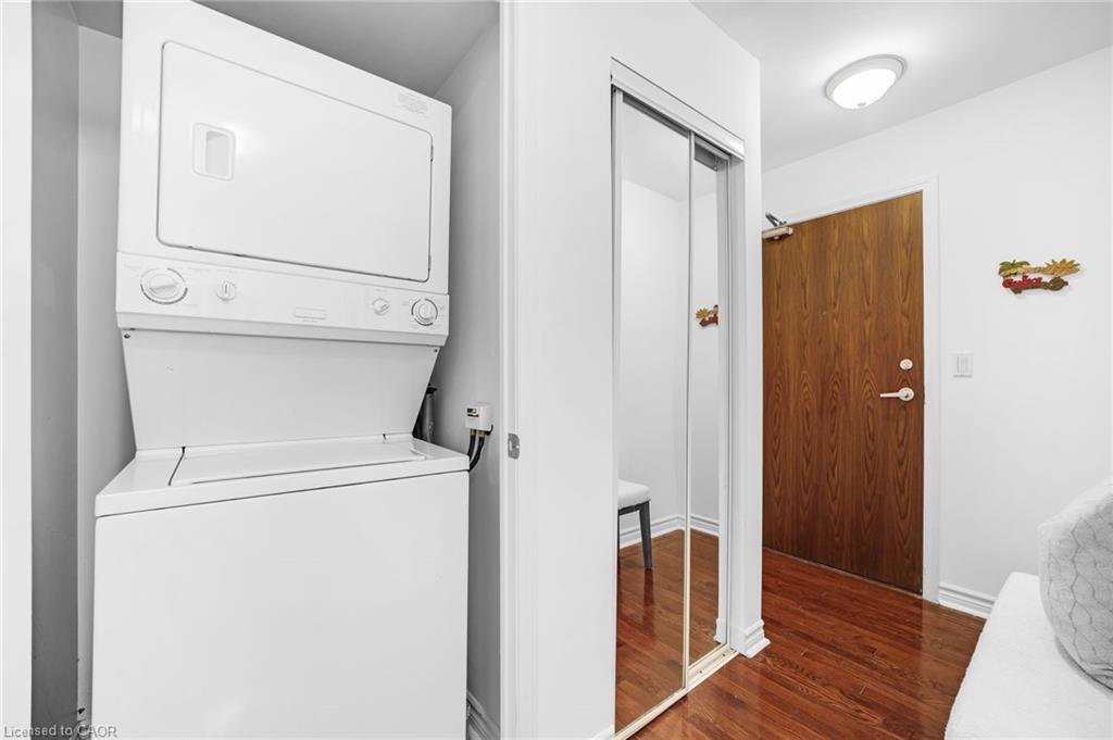 1005-1 Elm Drive W, Mississauga, ON - Indoor Photo Showing Laundry Room