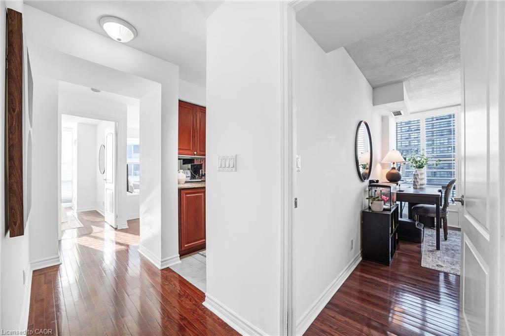 1005-1 Elm Drive W, Mississauga, ON - Indoor Photo Showing Other Room