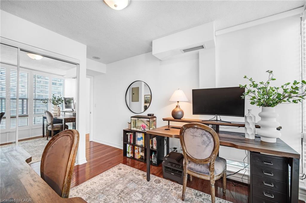 1005-1 Elm Drive W, Mississauga, ON - Indoor Photo Showing Office