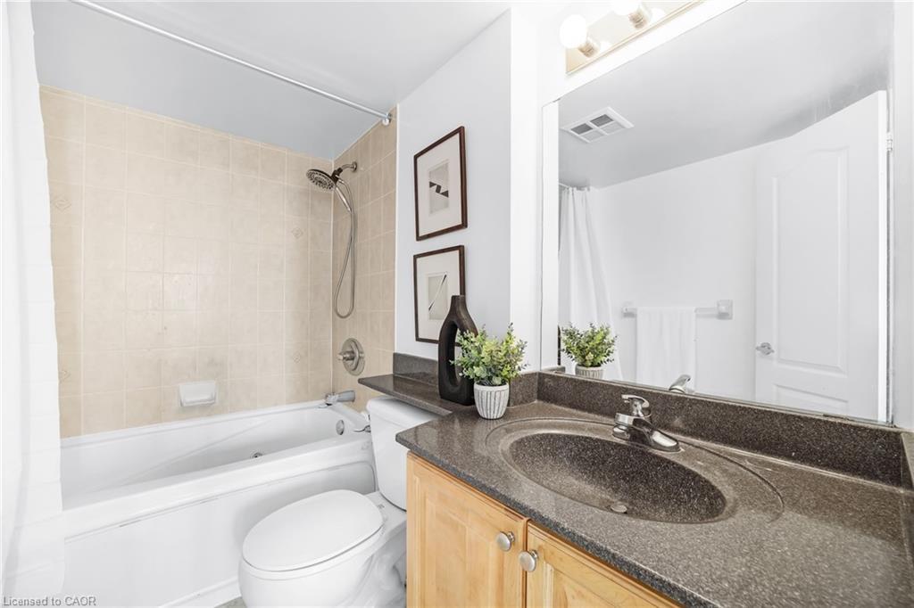 1005-1 Elm Drive W, Mississauga, ON - Indoor Photo Showing Bathroom