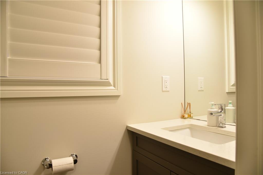 1930 Jim Hebb Way, London, ON - Indoor Photo Showing Bathroom