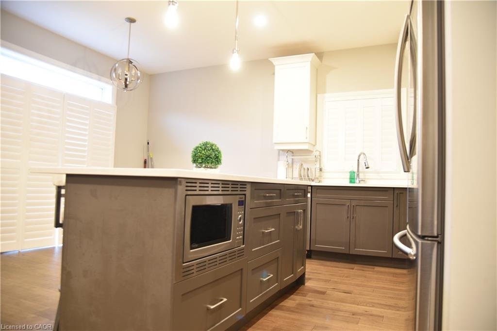 1930 Jim Hebb Way, London, ON - Indoor Photo Showing Kitchen
