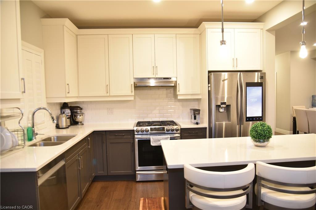 1930 Jim Hebb Way, London, ON - Indoor Photo Showing Kitchen With Double Sink With Upgraded Kitchen