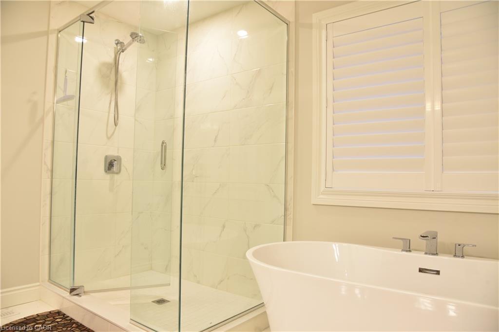 1930 Jim Hebb Way, London, ON - Indoor Photo Showing Bathroom