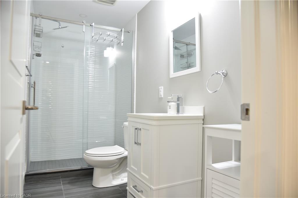1930 Jim Hebb Way, London, ON - Indoor Photo Showing Bathroom