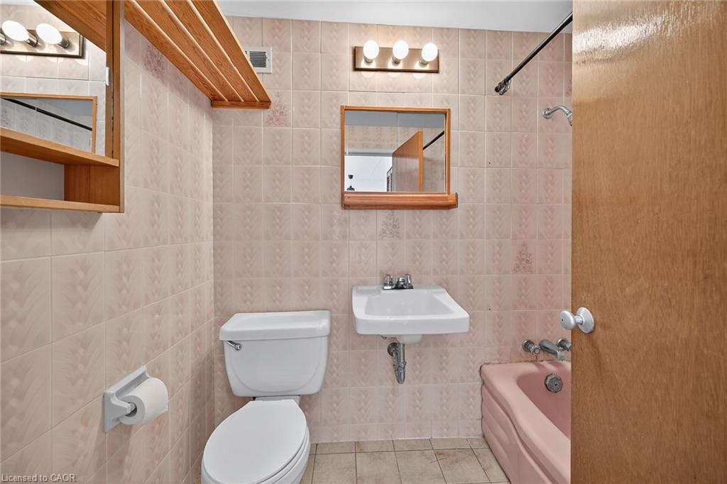 405-107 St Josephs Drive, Hamilton, ON - Indoor Photo Showing Bathroom