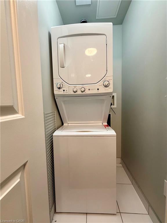 810-560 North Service Road, Grimsby, ON - Indoor Photo Showing Laundry Room