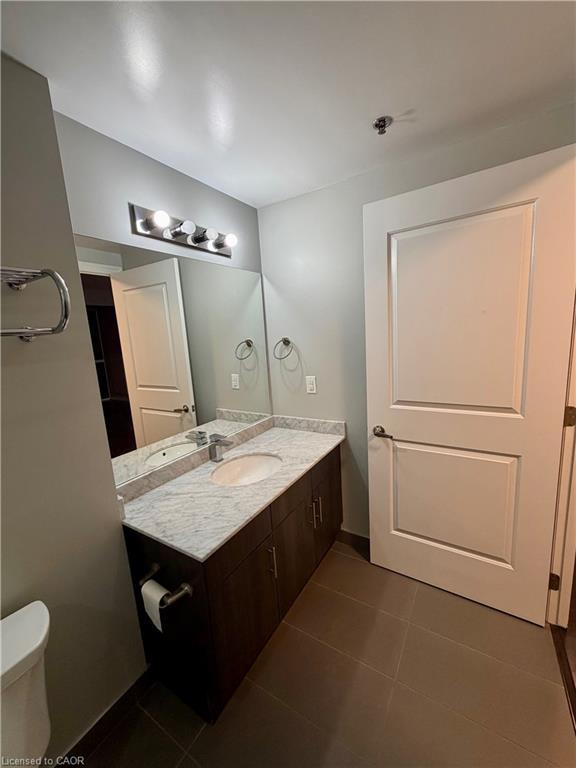 810-560 North Service Road, Grimsby, ON - Indoor Photo Showing Bathroom