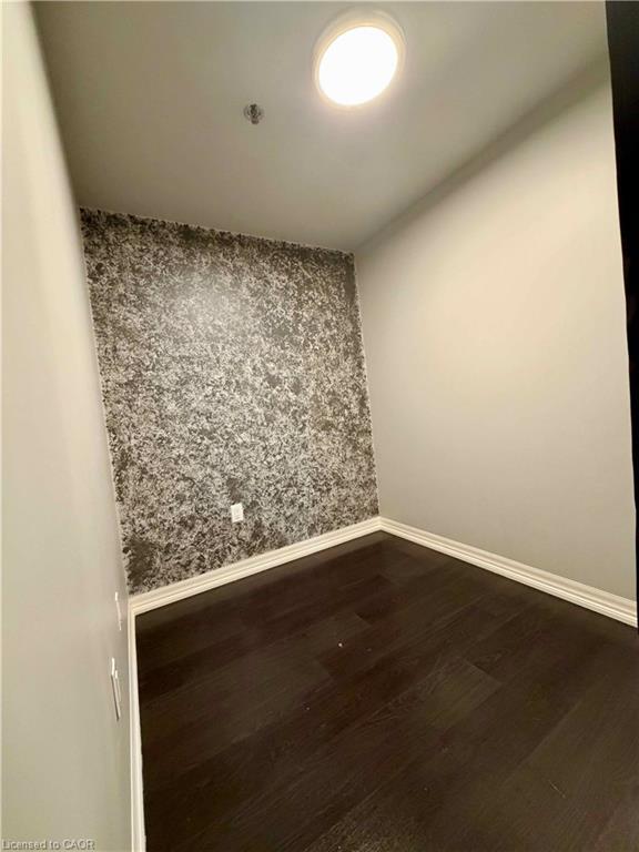 810-560 North Service Road, Grimsby, ON - Indoor Photo Showing Other Room